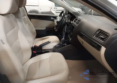 2016 Volkswagen Jetta 1.8T Sel z USA, uszkodzony, nr VIN 3VWL17AJ6GM222220